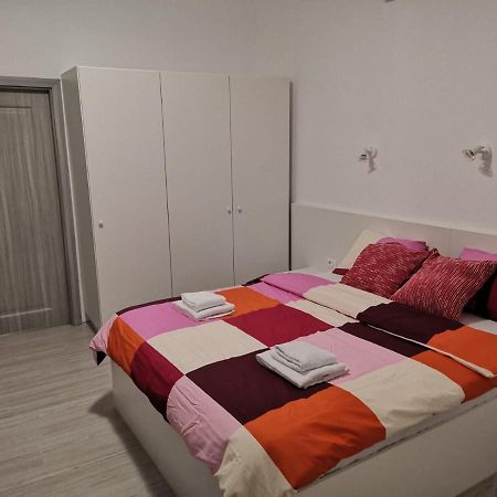 Old Town Bar Apartments On Street Tonitza Bucarest Extérieur photo
