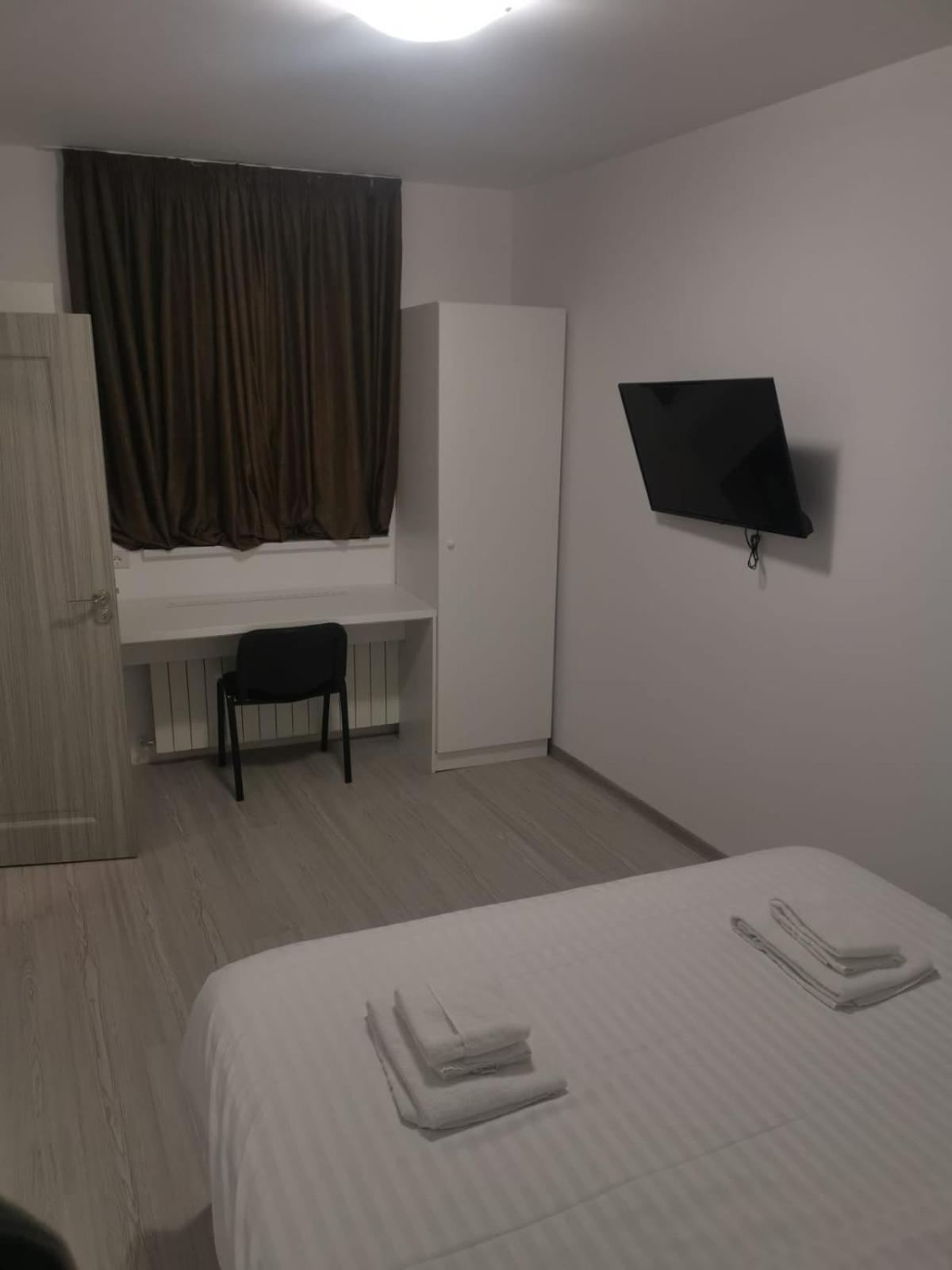 Old Town Bar Apartments On Street Tonitza Bucarest Extérieur photo